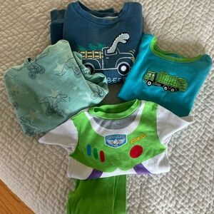 TODDLER BOY SIZE 5T SWEATSHIRT/PJ BUNDLE